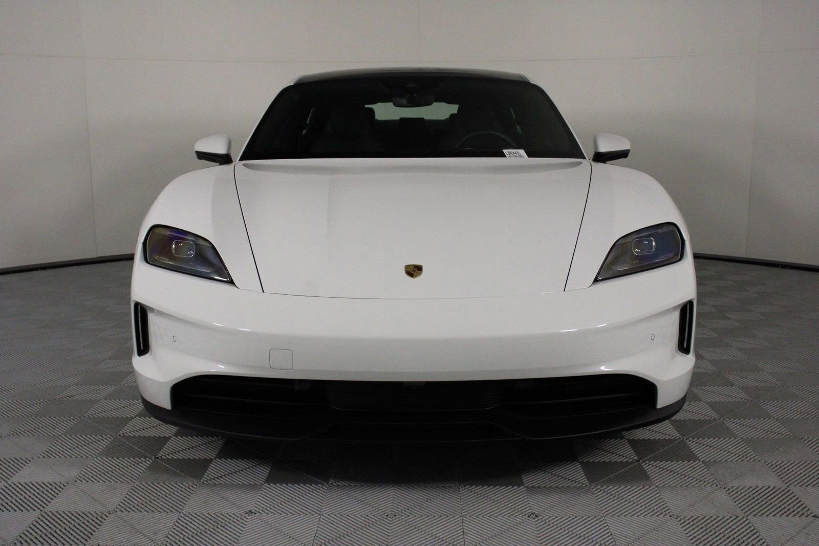 Certified 2025 Porsche Taycan image 10