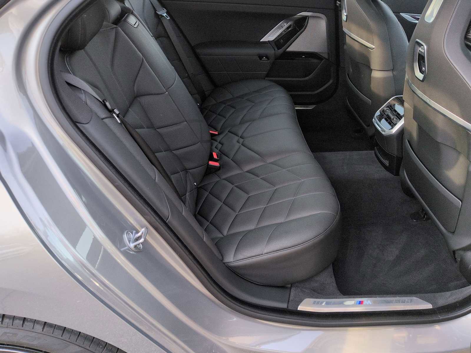 Used 2023 BMW 740i image 22