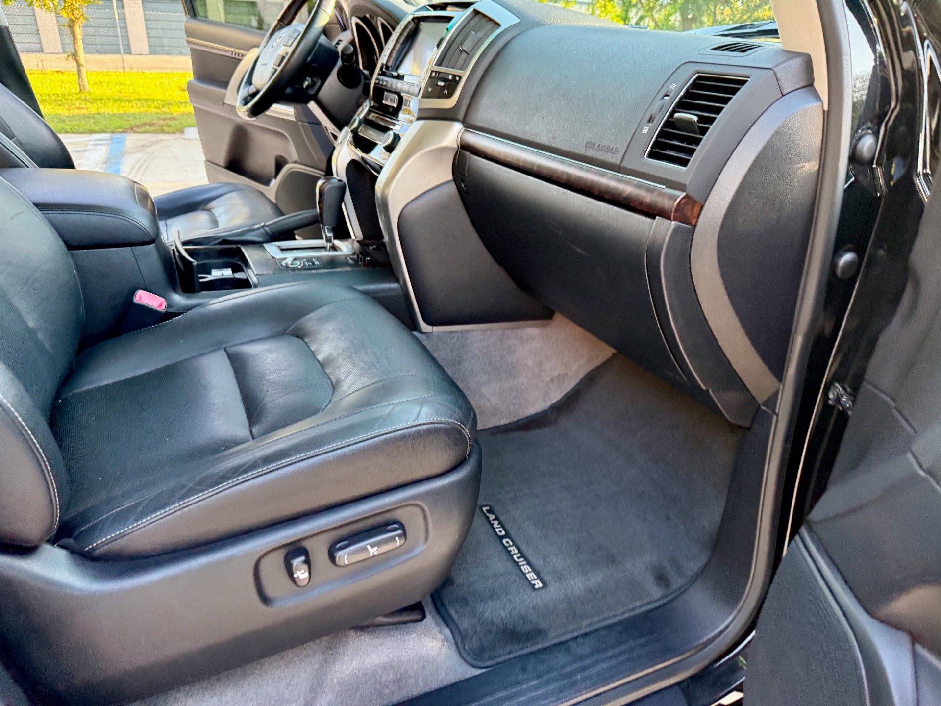 Used 2013 Toyota Land Cruiser image 19