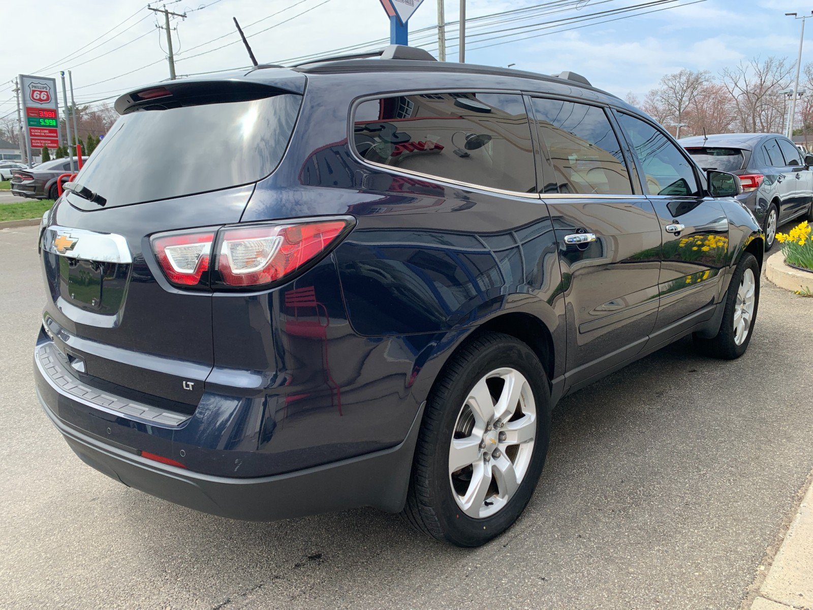 Used 2017 Chevrolet Traverse LT w/ Style and Technology Package AWD/4WD image 7