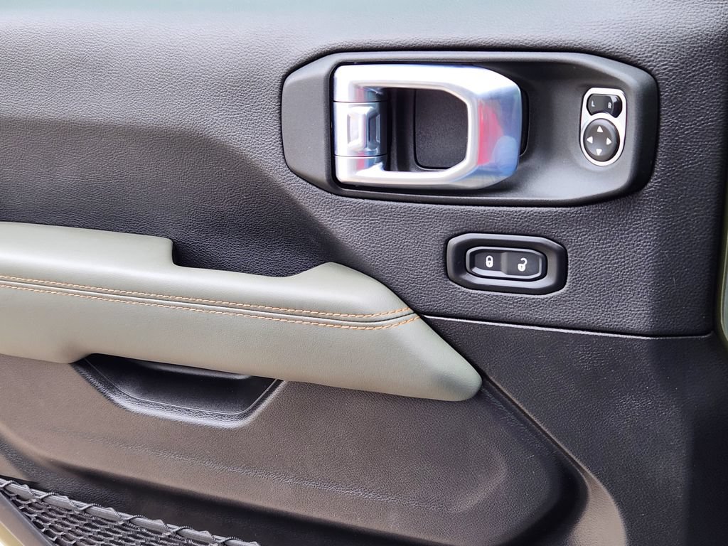 Used 2024 Jeep Gladiator Mojave AWD/4WD image 6