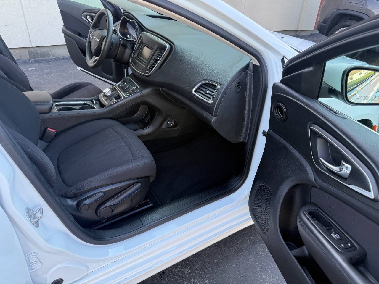 Used 2015 Chrysler 200 Limited FWD image 13