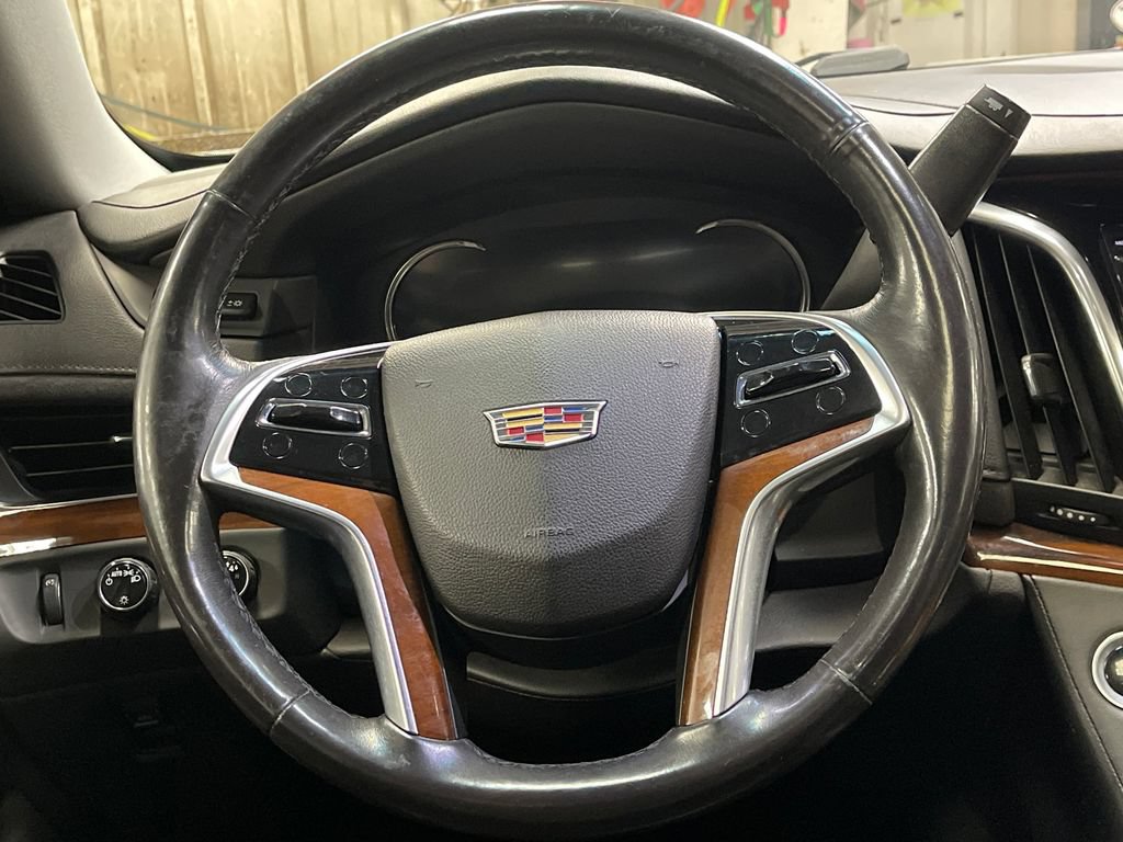 Used 2018 Cadillac Escalade ESV Premium Luxury w/ LPO, Radiant Package AWD/4WD image 20