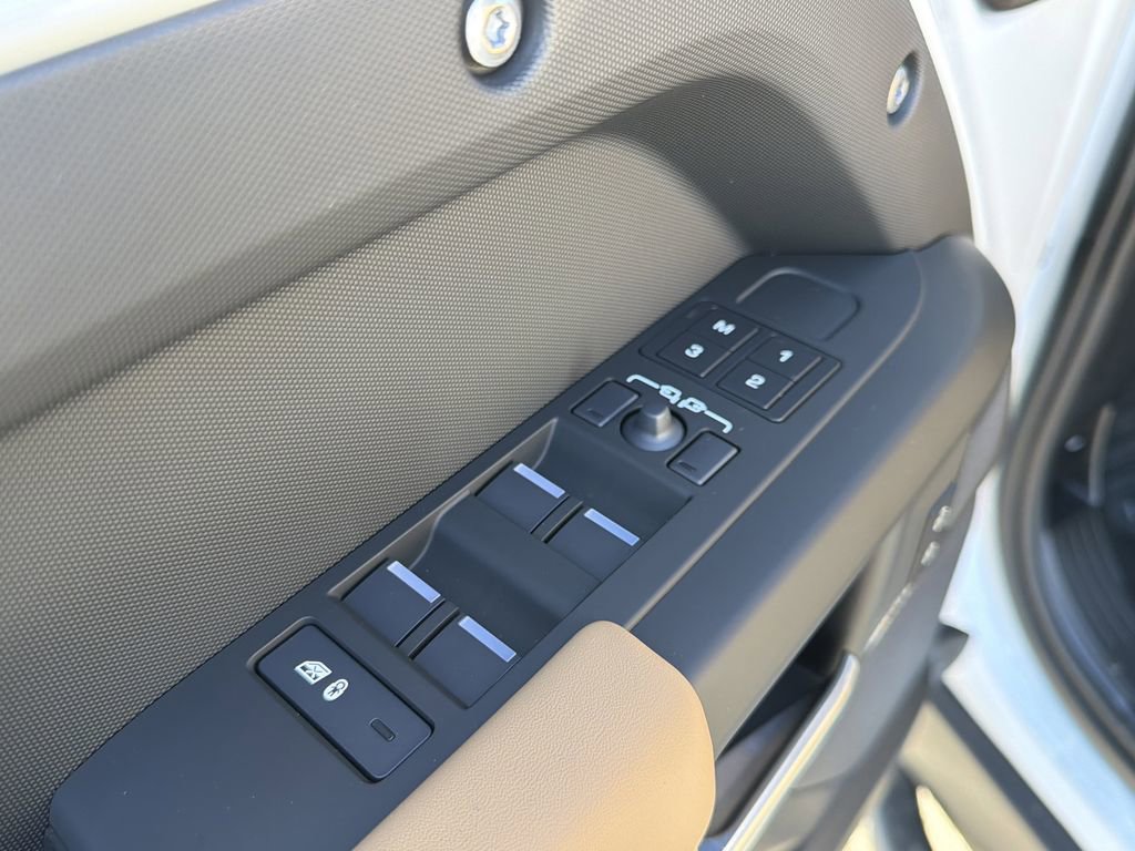 New 2026 Land Rover Defender 130 X-Dynamic SE image 21