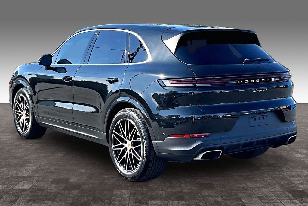 Used 2025 Porsche Cayenne AWD/4WD image 25