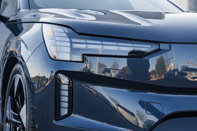 New 2025 Volvo EX90 Ultra w/ Protection Package Premier image 11
