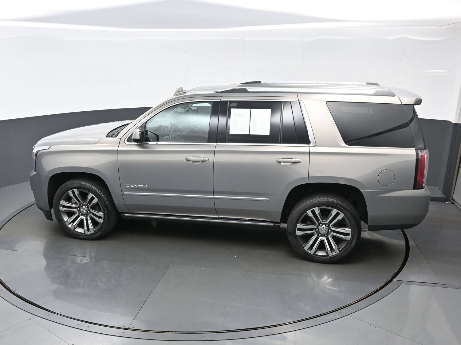 Used 2019 GMC Yukon Denali w/ Denali Ultimate Package AWD/4WD image 37