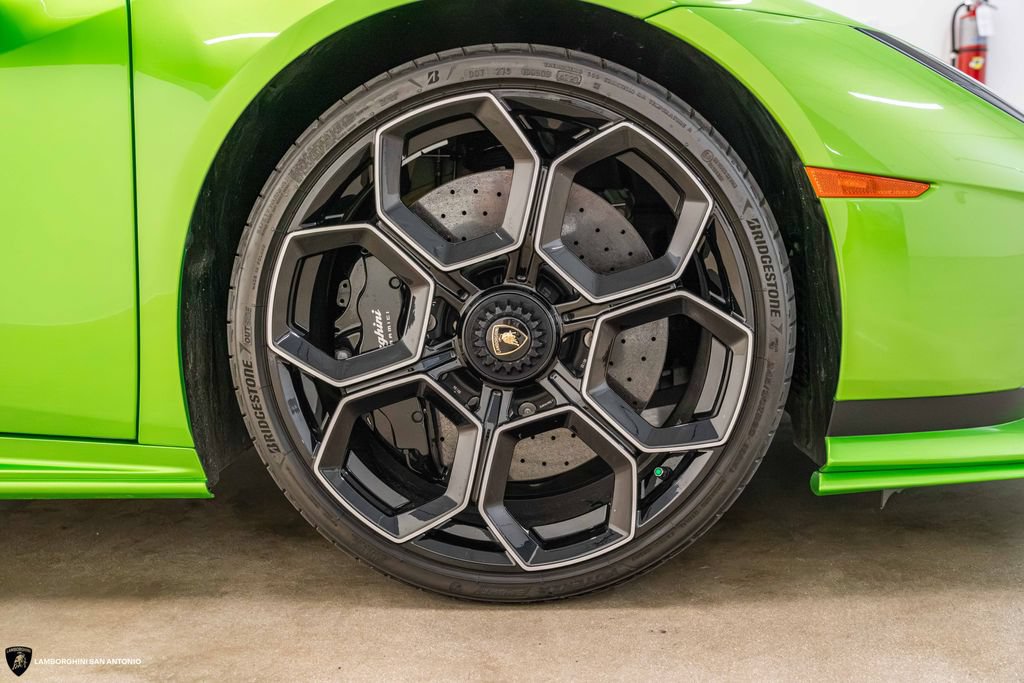 Used 2024 Lamborghini Huracan Tecnica RWD image 9