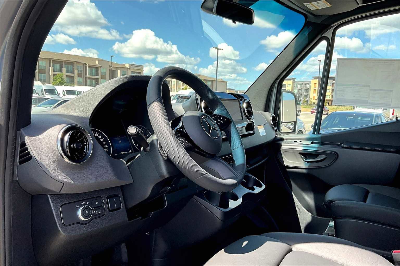 New 2025 Mercedes-Benz Sprinter 2500 image 8