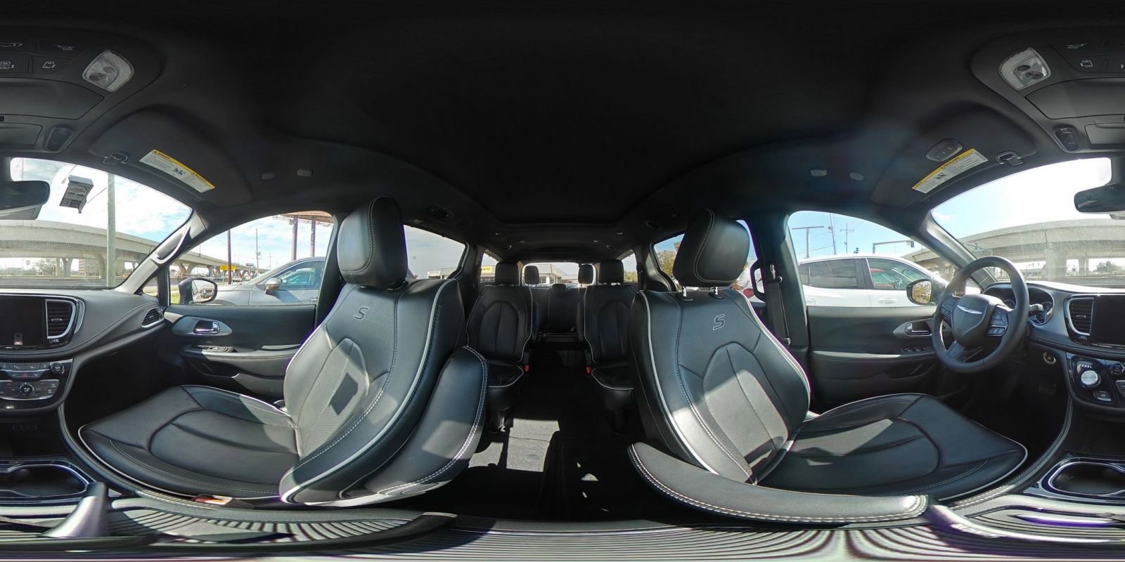 Used 2025 Chrysler Pacifica Limited image 42