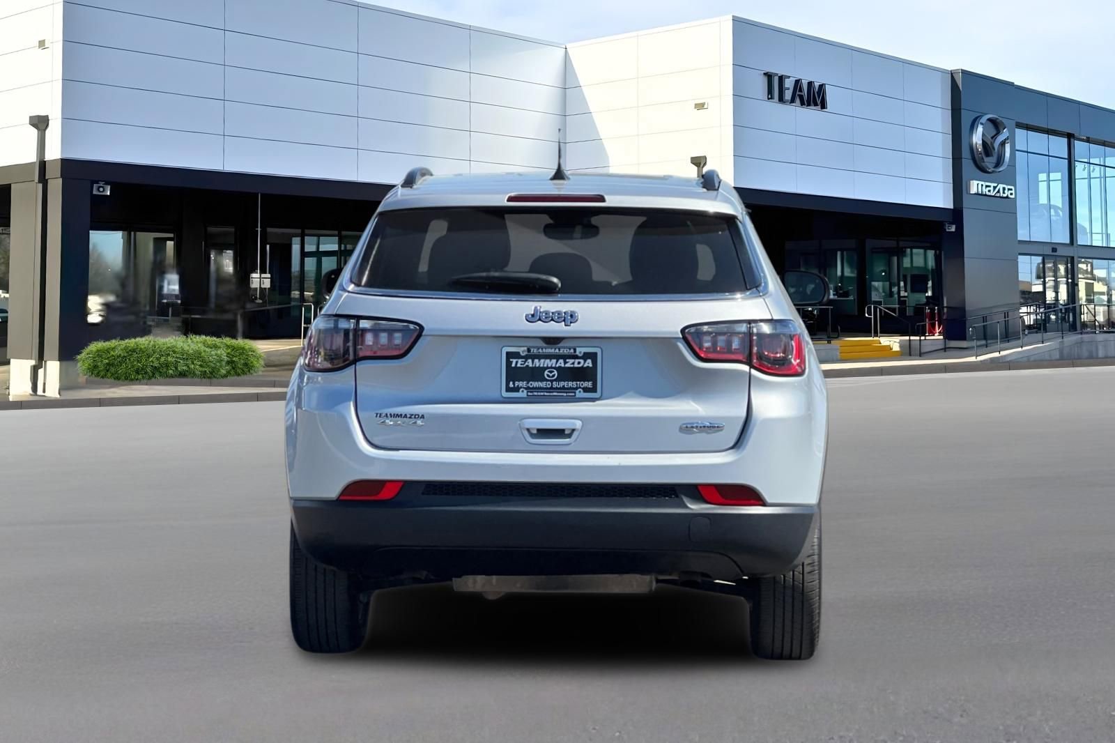 Used 2025 Jeep Compass Latitude image 5