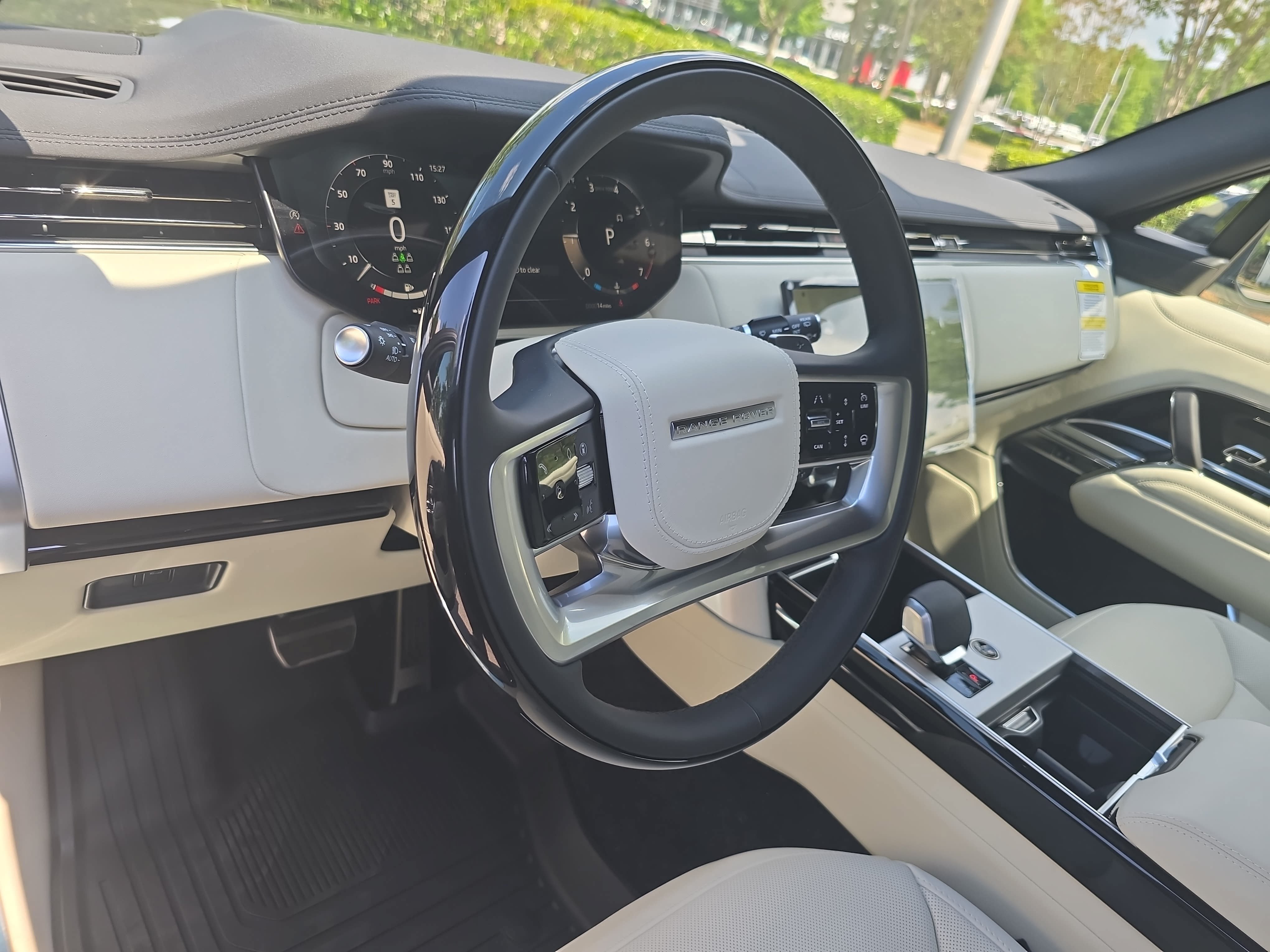New 2026 Land Rover Range Rover Long Wheelbase SE AWD/4WD image 16
