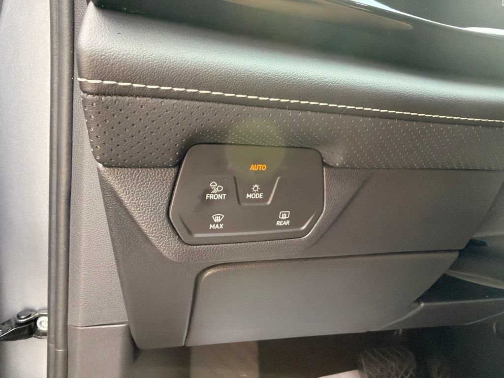 Used 2025 Volkswagen Atlas SE FWD image 27