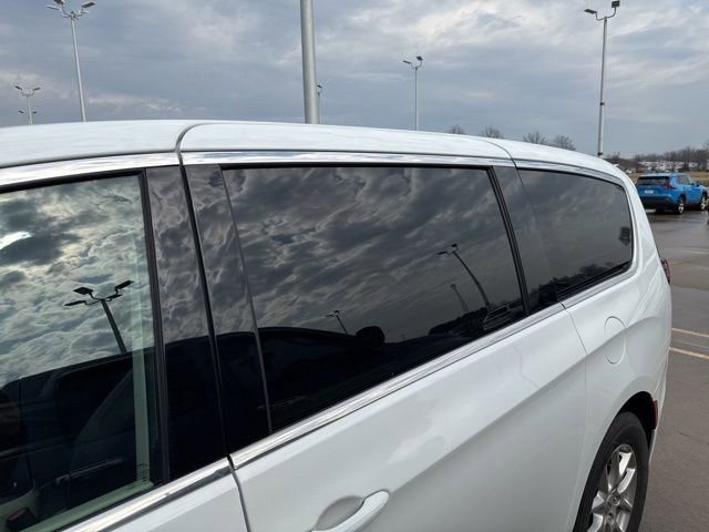 Used 2024 Chrysler Pacifica Touring-L image 31