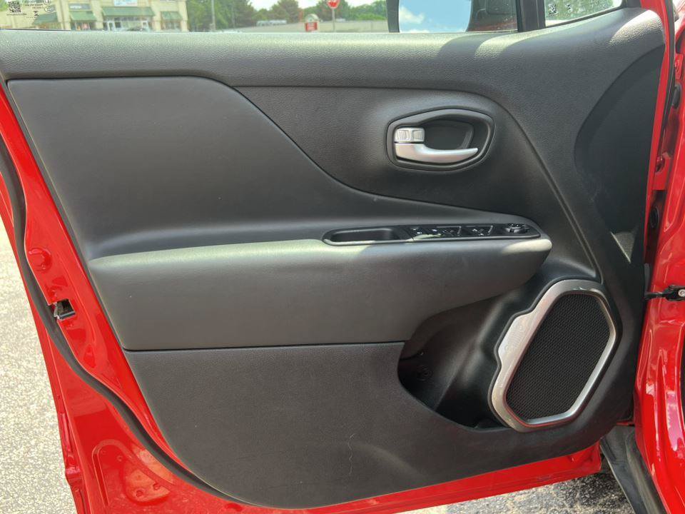 Used 2023 Jeep Renegade Latitude AWD/4WD image 26
