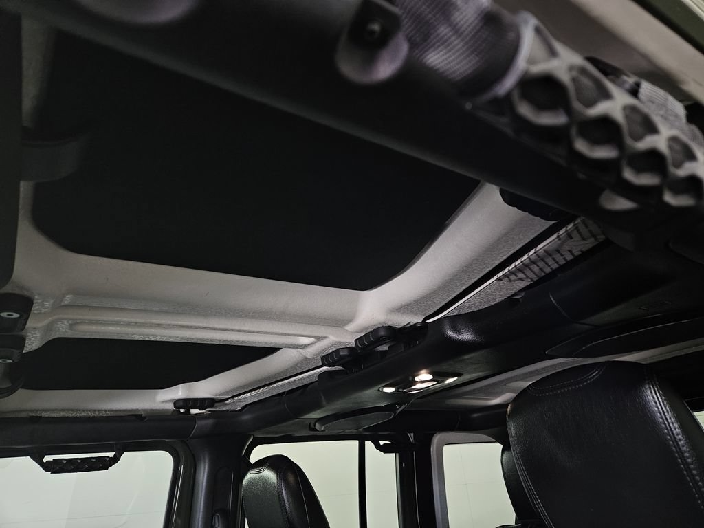 Used 2022 Jeep Wrangler Unlimited Sahara AWD/4WD image 23