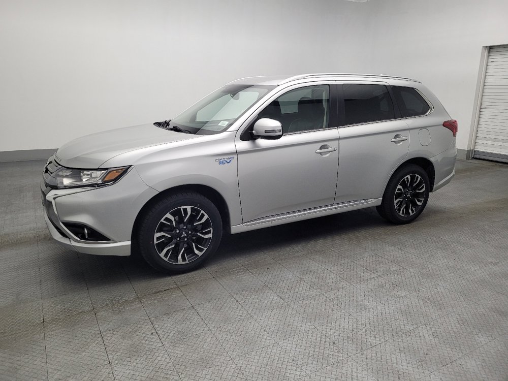 Used 2018 Mitsubishi Outlander SEL image 2