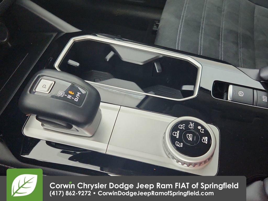 Used 2025 Mitsubishi Outlander SE image 29