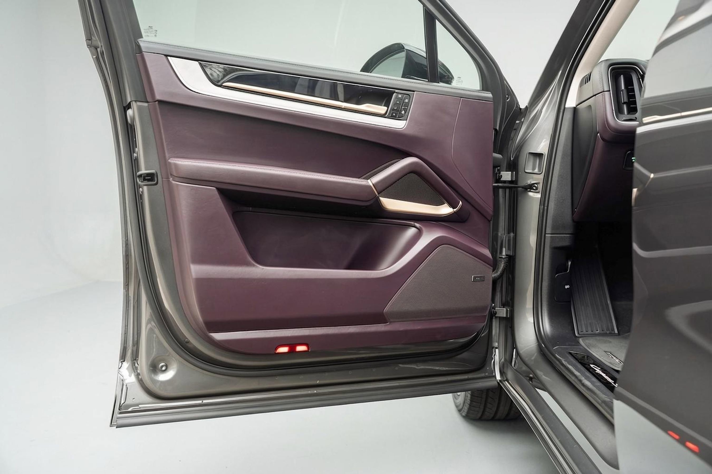 Used 2025 Porsche Cayenne S image 7