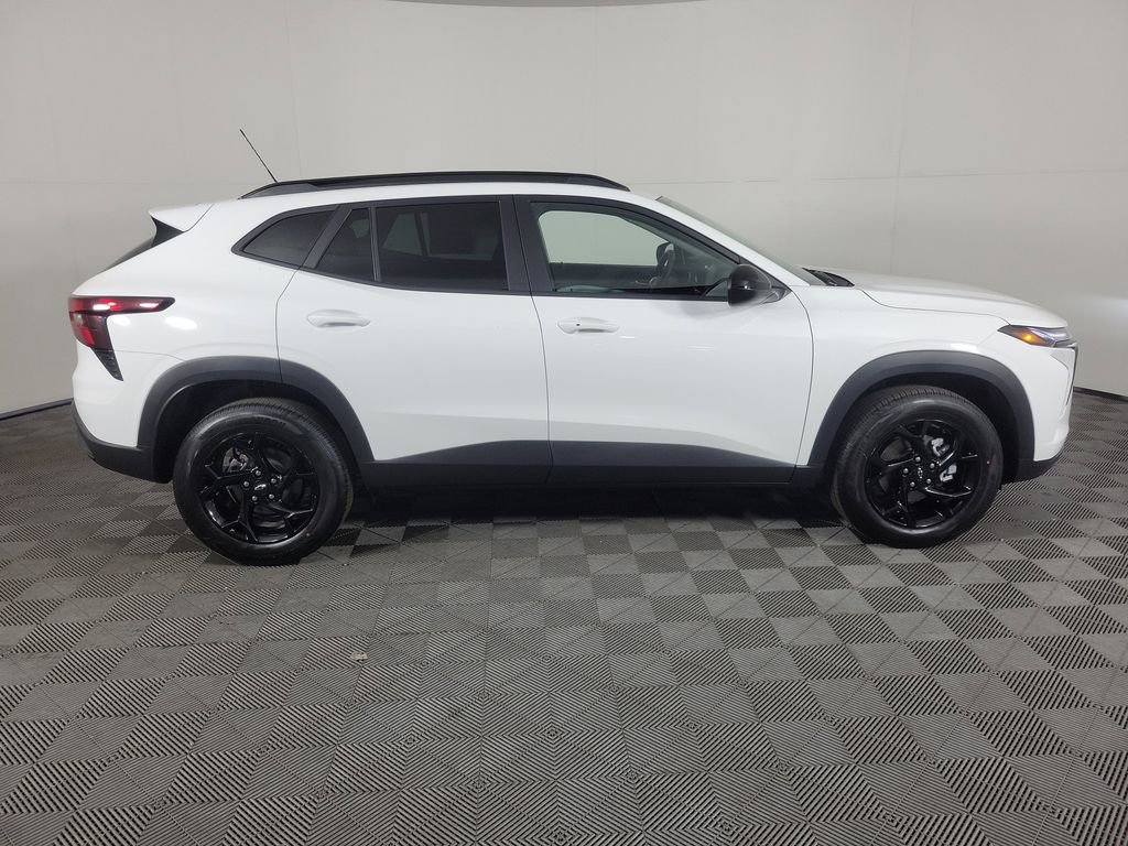 New 2026 Chevrolet Trax LT w/ Midnight Edition image 3