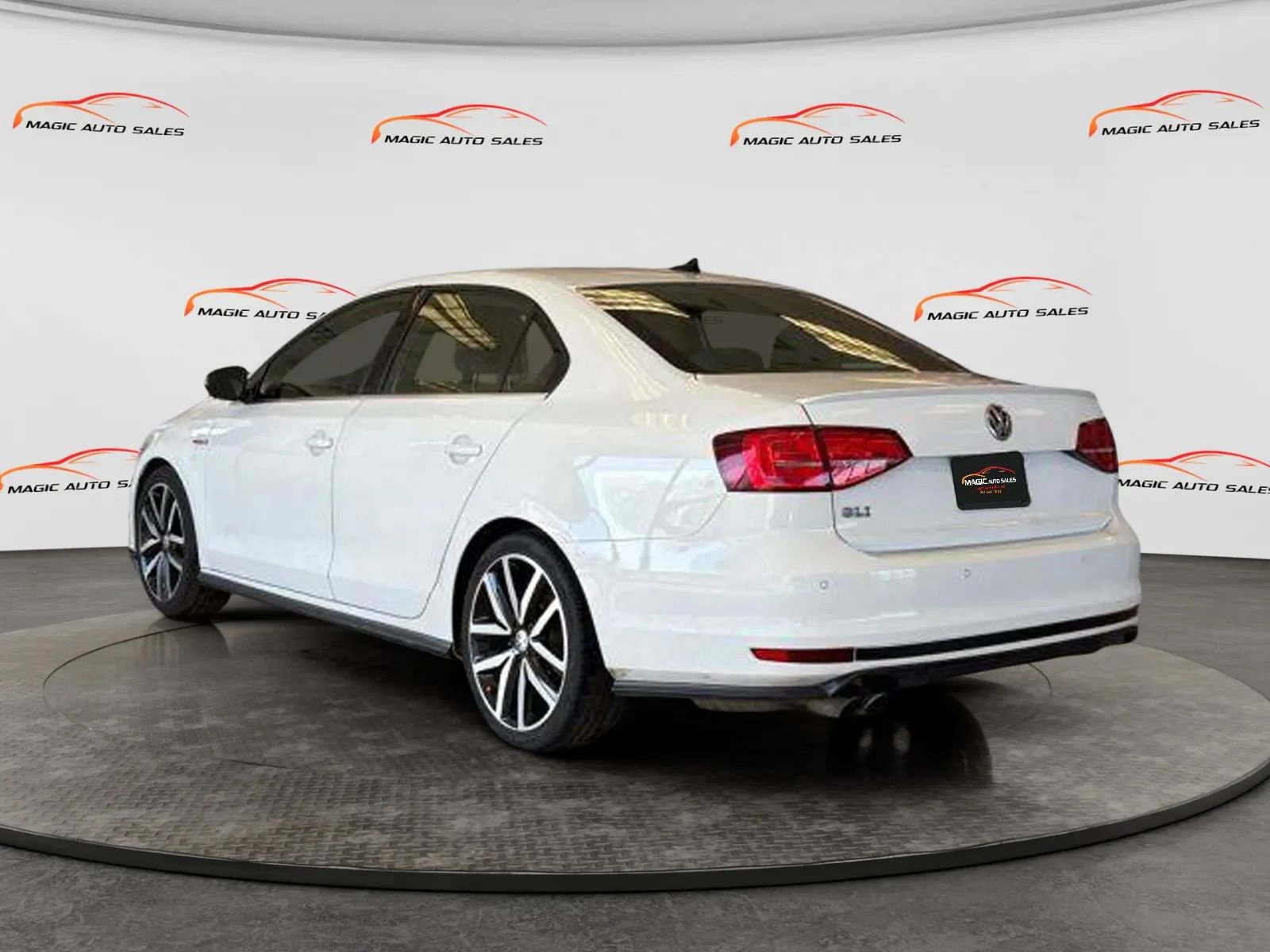 Used 2018 Volkswagen Jetta GLI image 4