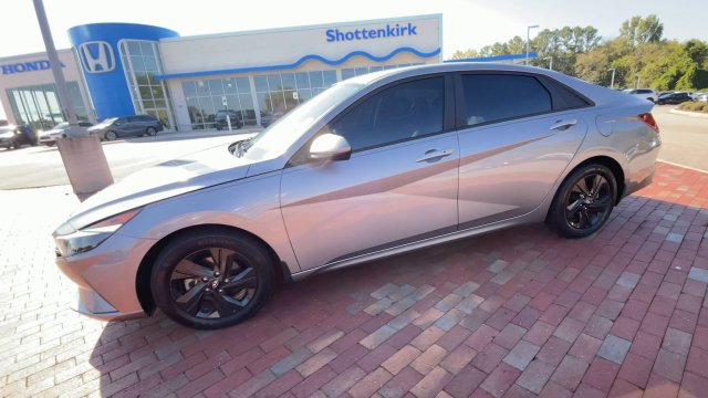 Used 2023 Hyundai Elantra Blue FWD image 6