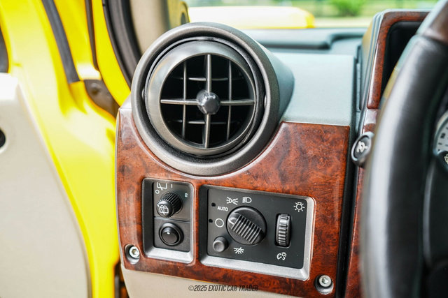 Used 2003 HUMMER H2 w/ Preferred Equipment Group image 29