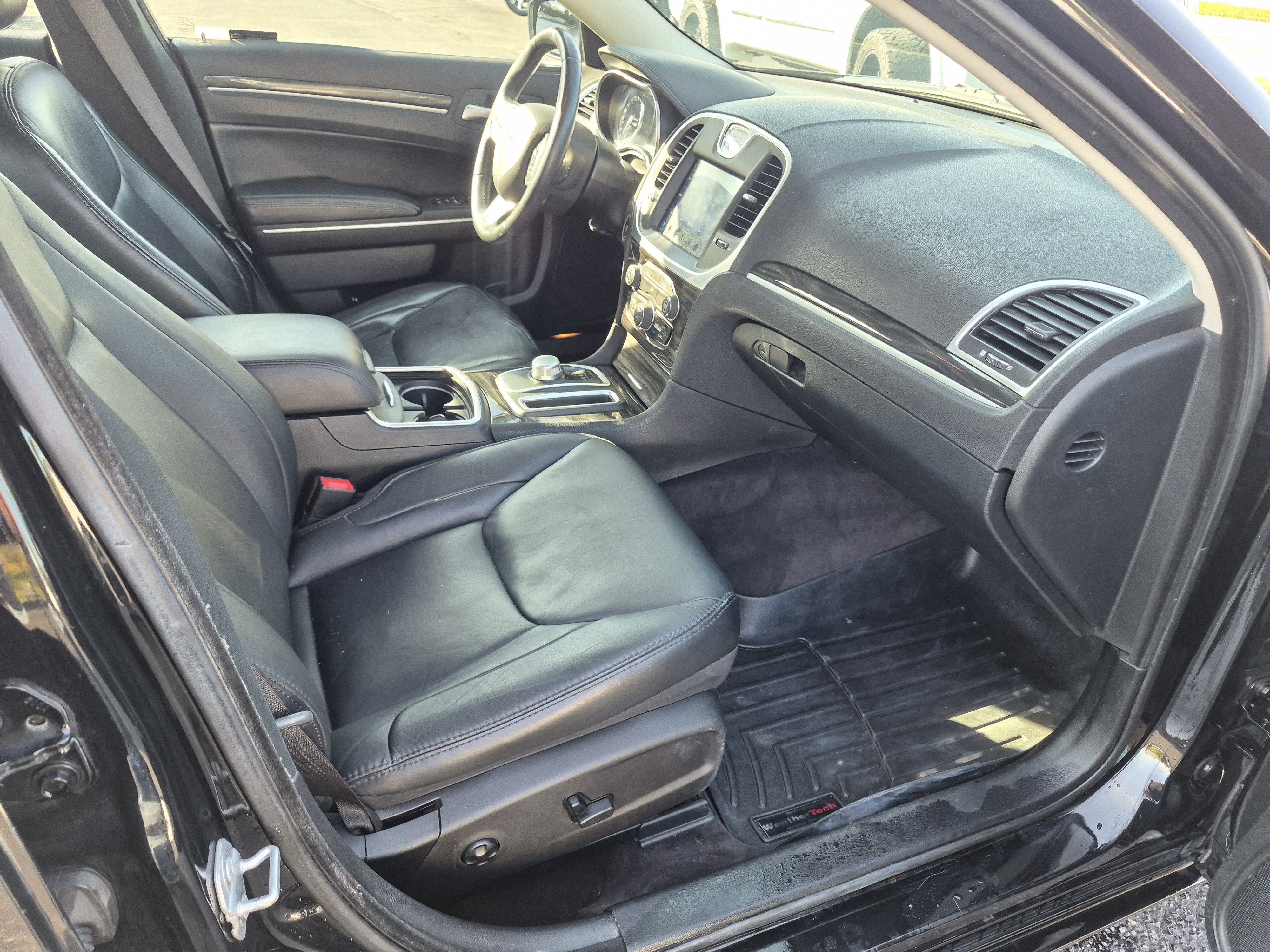 Used 2017 Chrysler 300 Limited AWD/4WD image 13