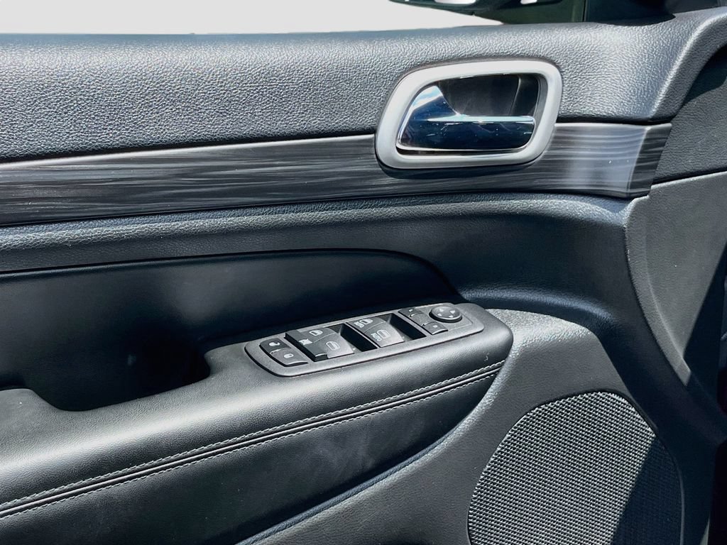 Certified 2022 Jeep Grand Cherokee Laredo X RWD image 18