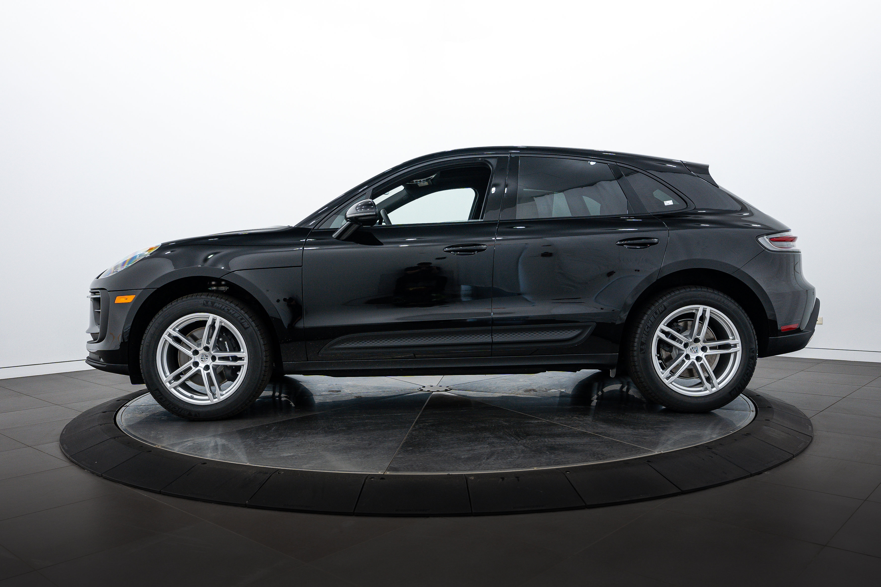 New 2025 Porsche Macan image 2