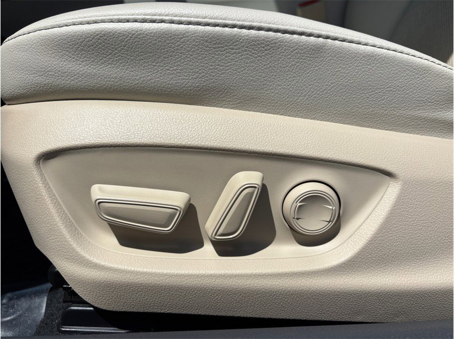 Used 2023 Toyota Camry XLE FWD image 18