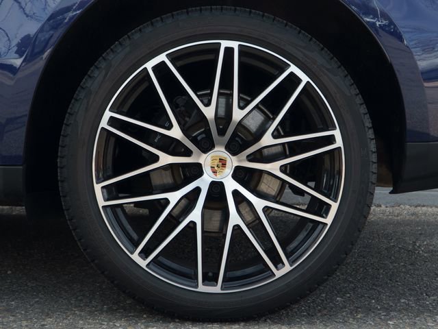 Certified 2026 Porsche Macan image 13