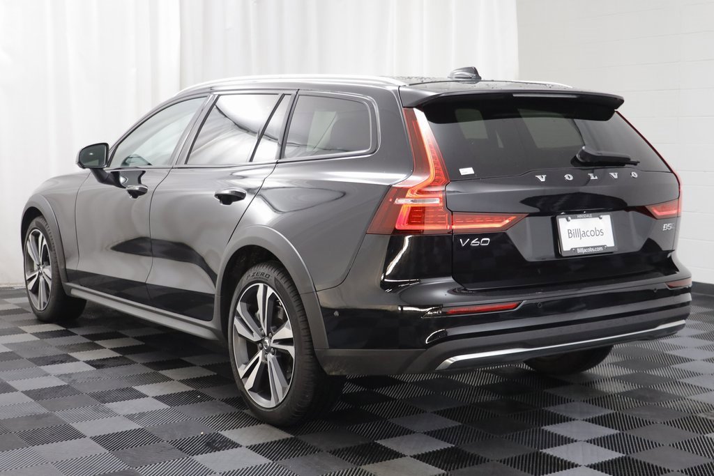 Used 2025 Volvo V60 B5 Cross Country Plus image 14