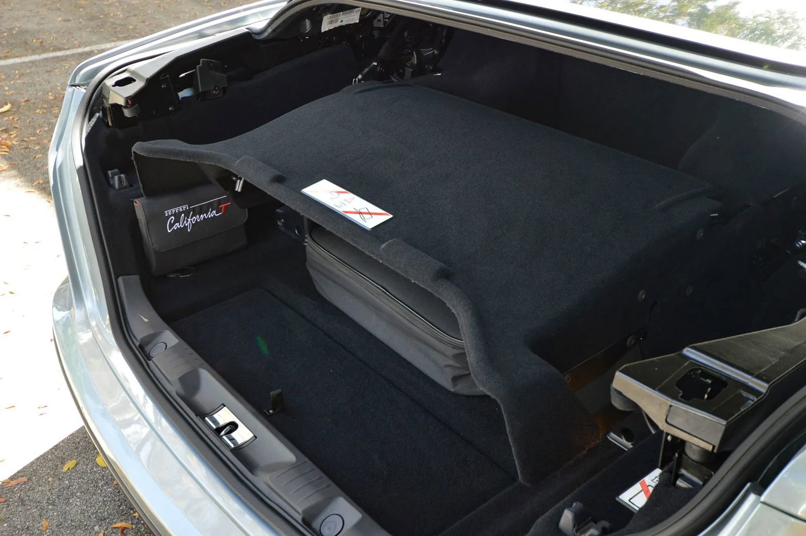 Used 2015 Ferrari California T image 66
