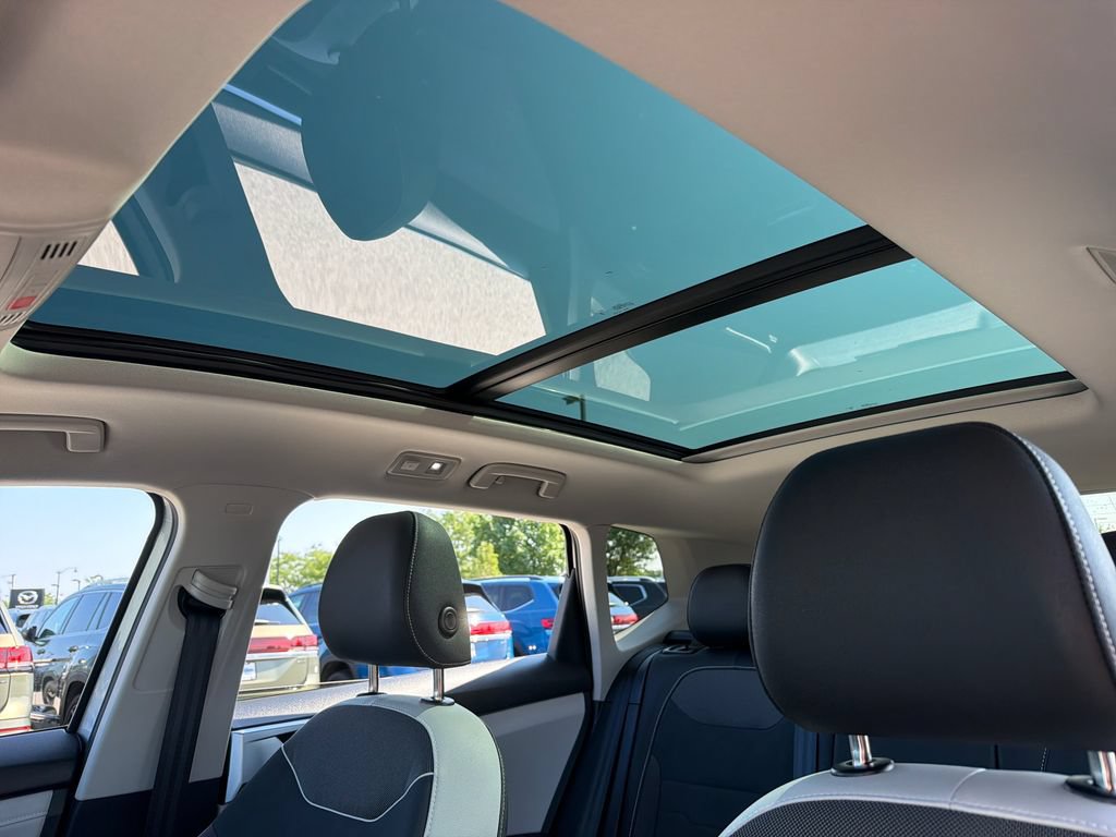 Certified 2025 Volkswagen Taos SE AWD/4WD image 19