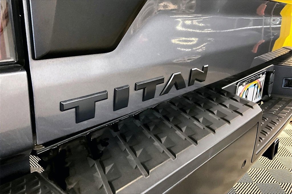 Used 2023 Nissan Titan PRO-4X image 30