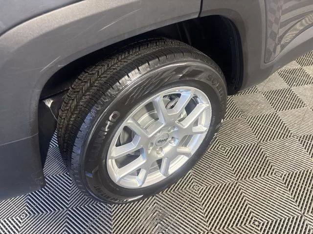 Certified 2023 Jeep Renegade Latitude AWD/4WD image 7