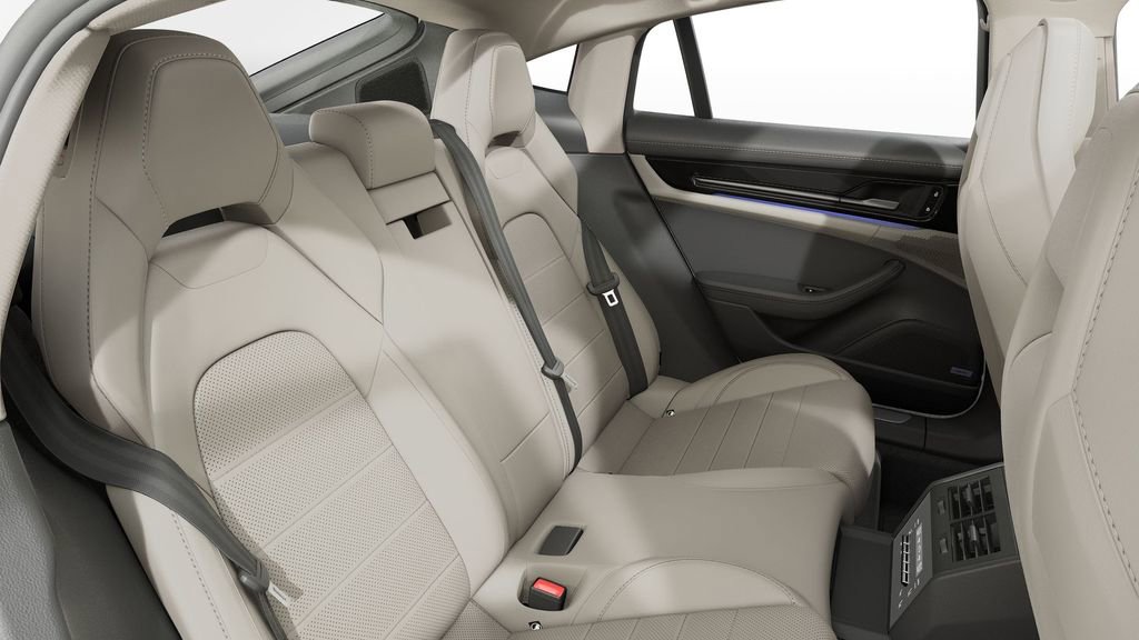 Certified 2025 Porsche Panamera image 6