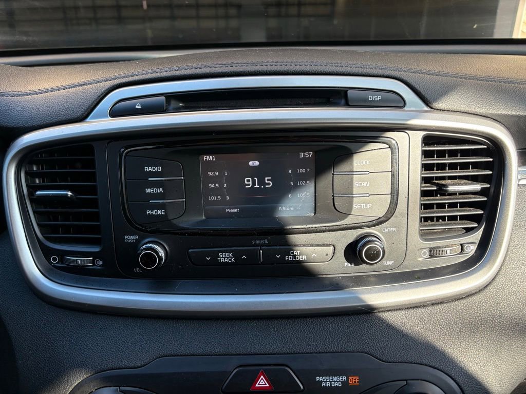 Used 2017 Kia Sorento AWD image 33