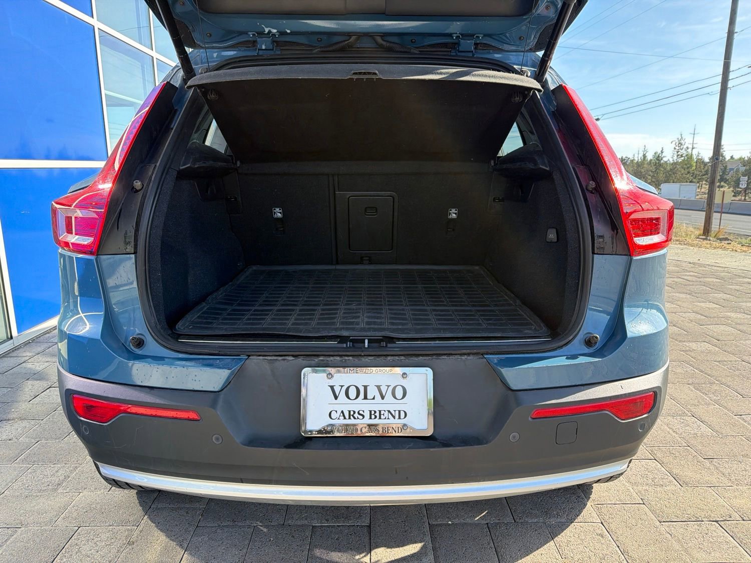 Used 2023 Volvo XC40 B5 Ultimate w/ Protection Package Premier AWD/4WD image 9