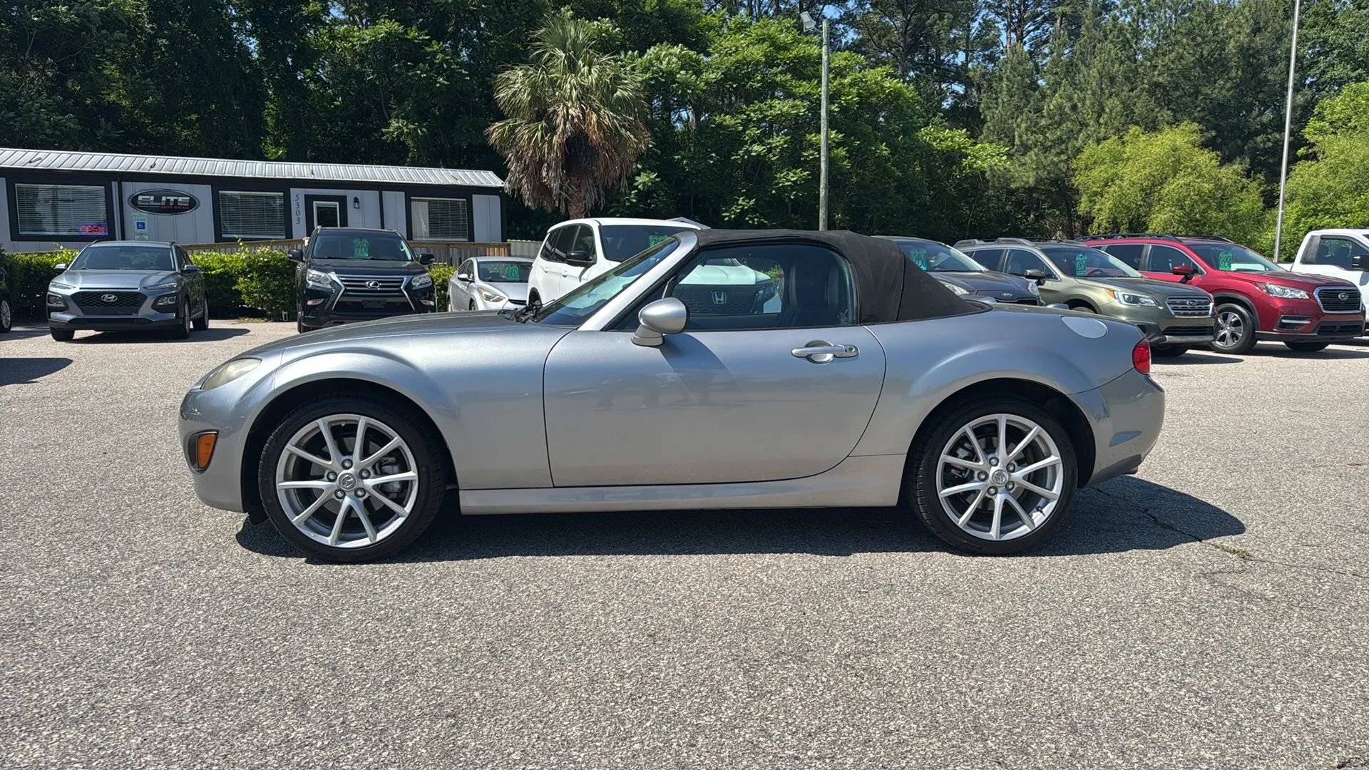 Used 2010 MAZDA MX-5 Miata Grand Touring w/ Premium Pkg RWD image 10