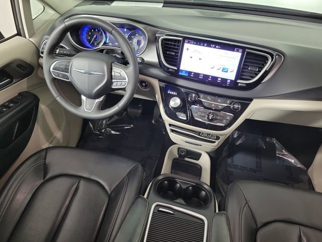 Used 2023 Chrysler Pacifica Touring-L FWD image 15