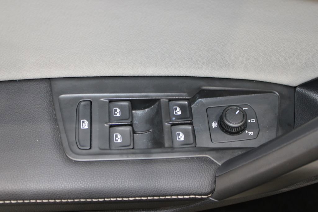 Used 2022 Volkswagen Tiguan S image 17