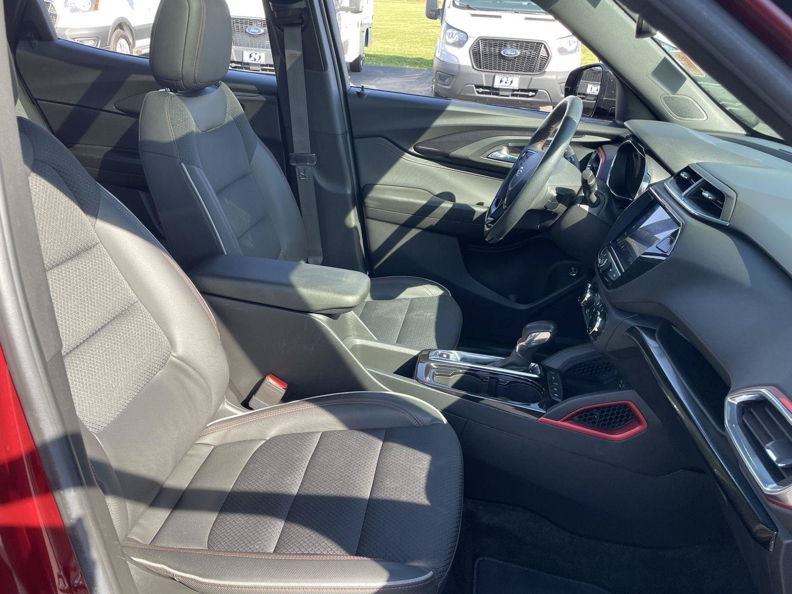 Used 2023 Chevrolet TrailBlazer RS w/ Sun and Liftgate Package FWD image 29