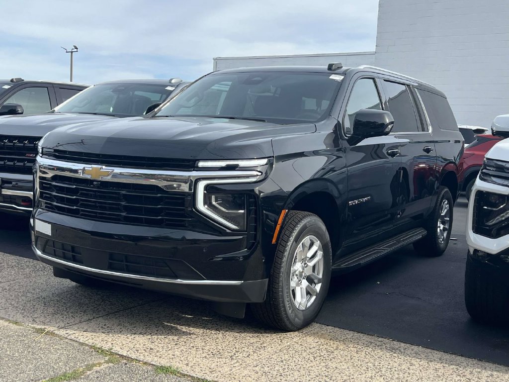 New 2026 Chevrolet Suburban LS AWD/4WD image 3