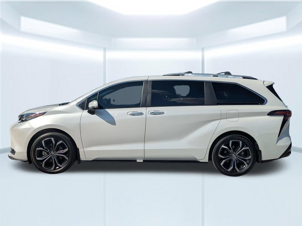 Used 2025 Toyota Sienna Platinum FWD video 2