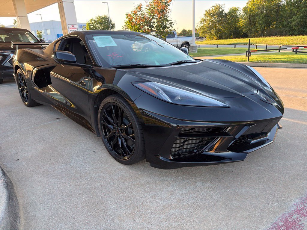 Used 2025 Chevrolet Corvette Stingray Coupe w/ 1LT RWD image 3