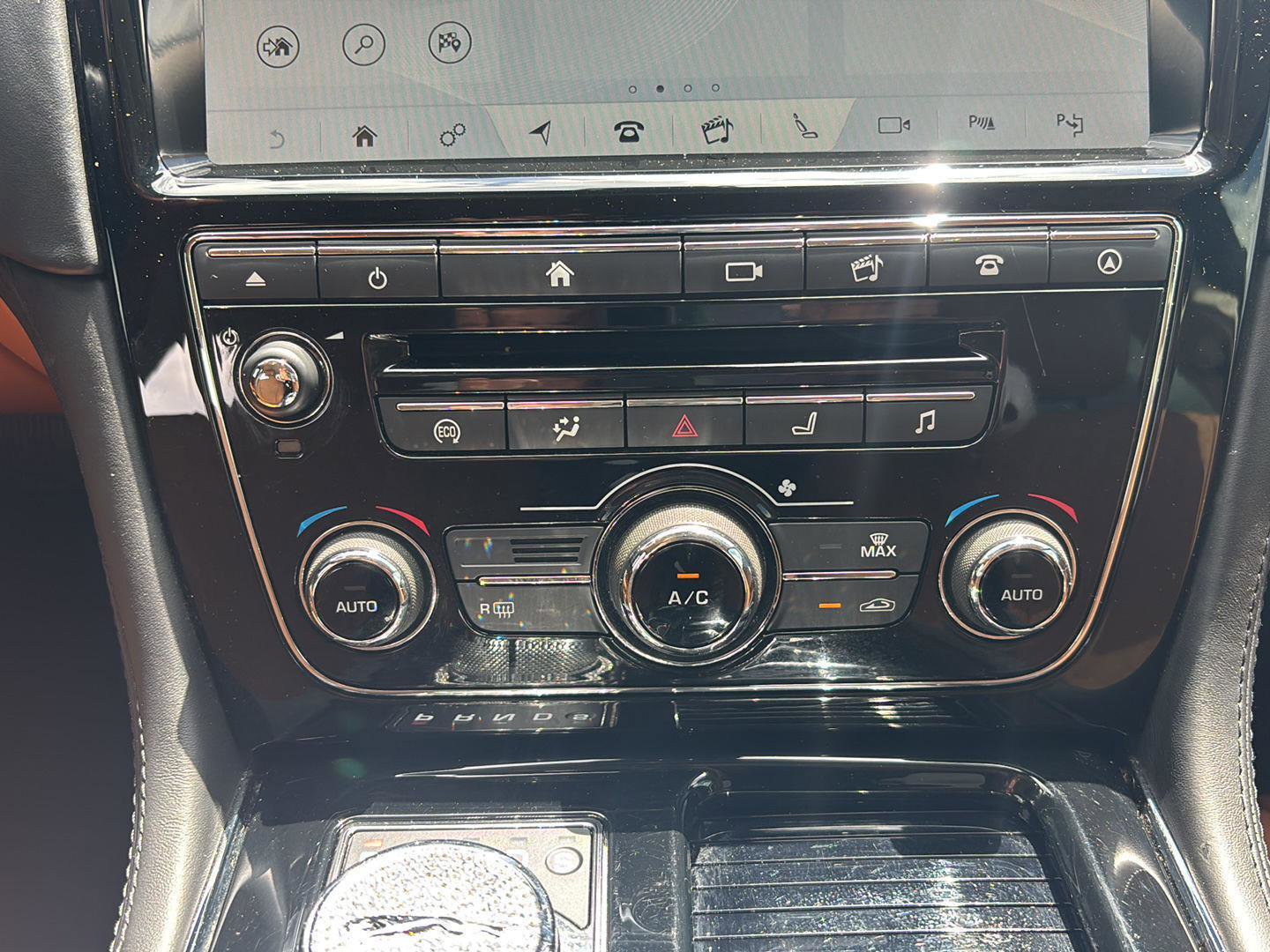 Used 2018 Jaguar XJ L Portfolio RWD image 15