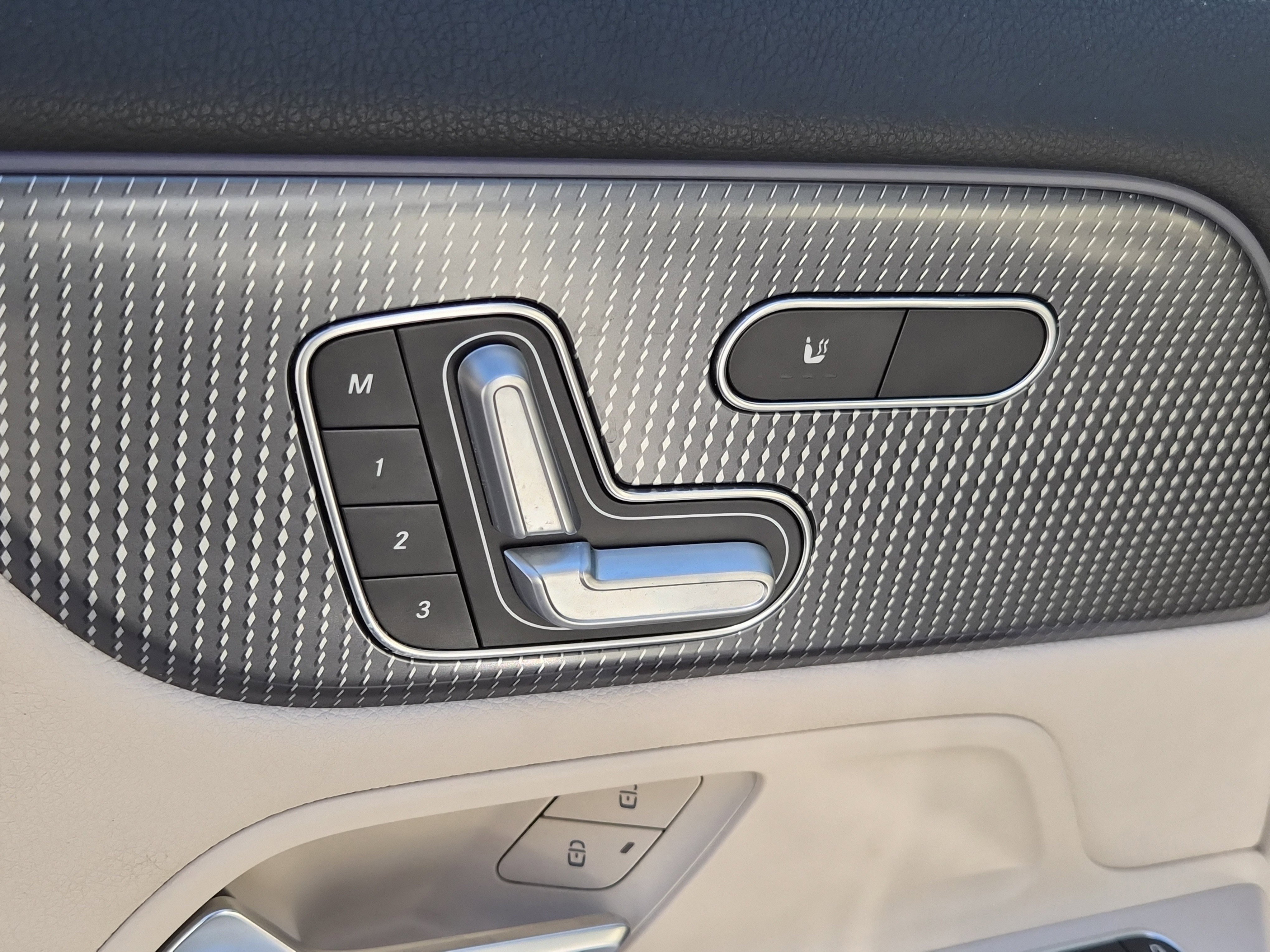 Used 2021 Mercedes-Benz GLA 250 w/ Premium Package image 18