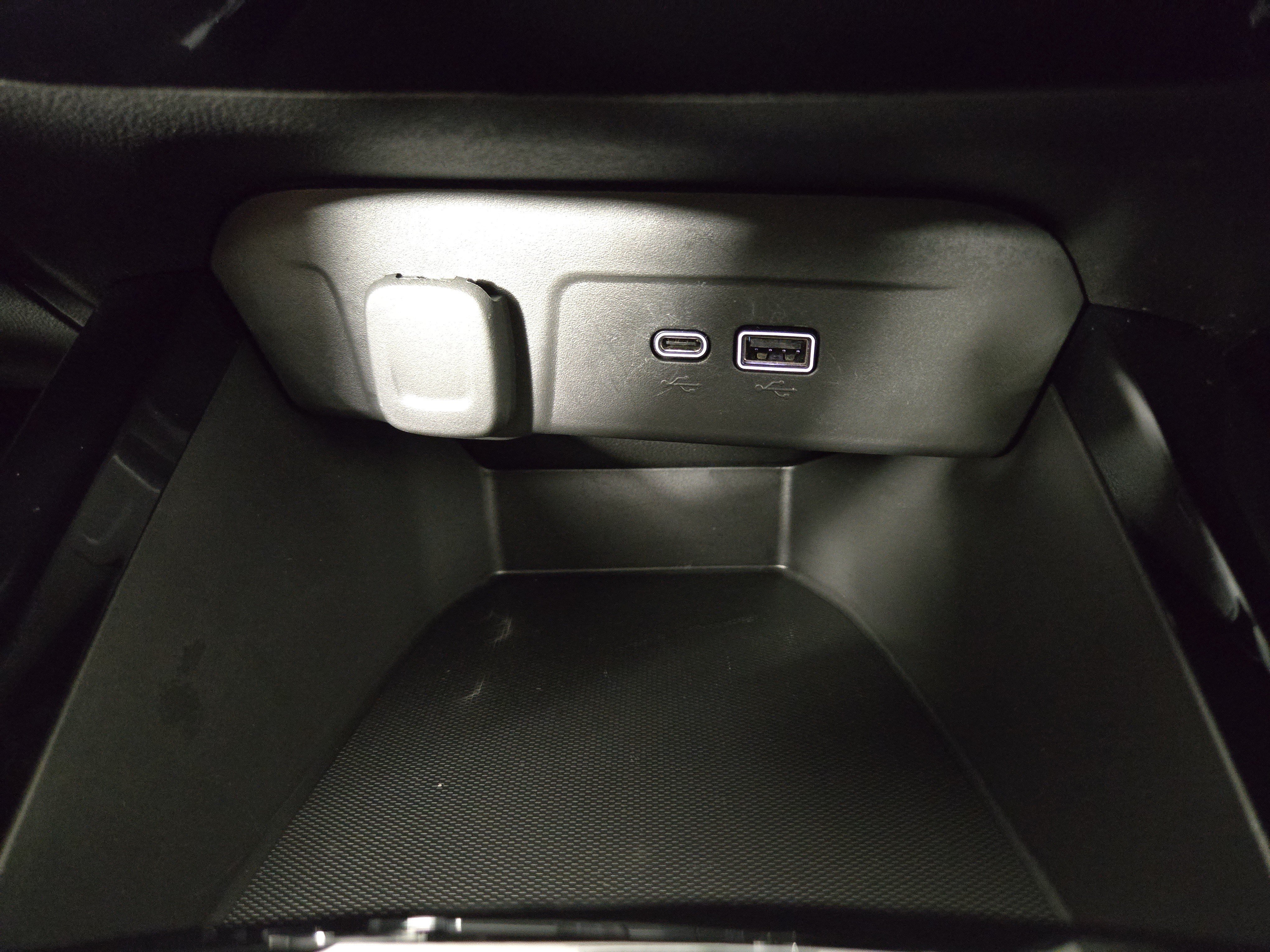 Used 2025 Chevrolet Trax LT w/ LT Convenience Package FWD image 26
